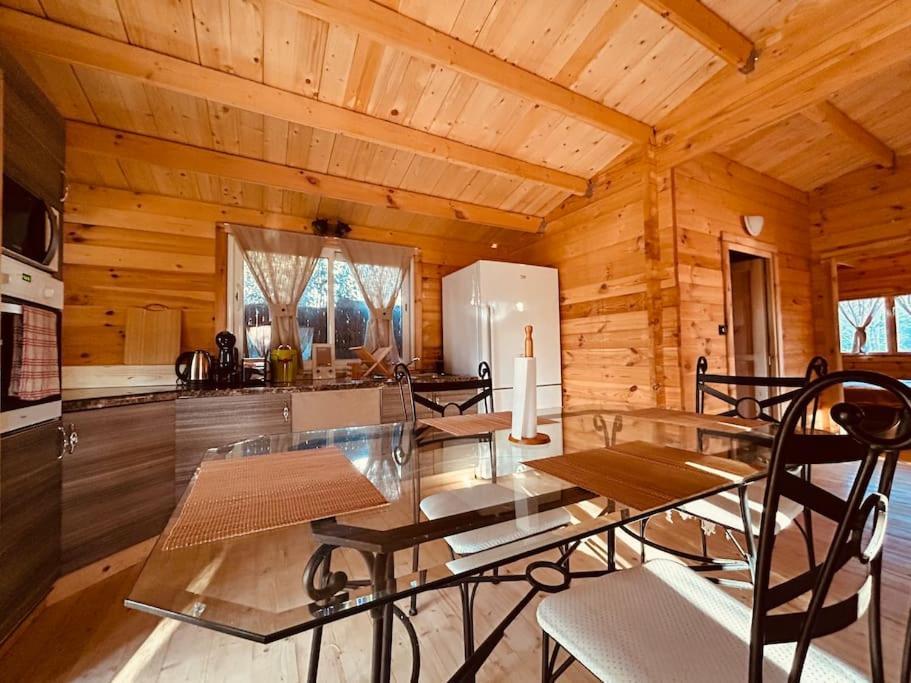 Chalet Bois Jacuzzi Bessan